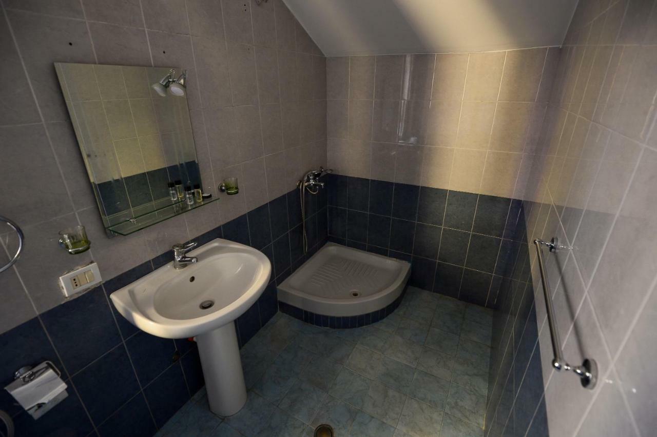 Hotel Niku Tiranë Eksteriør bilde