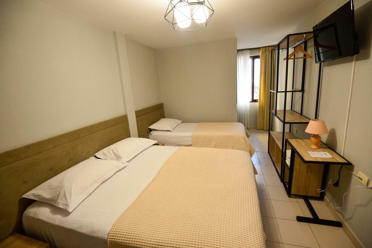 Hotel Niku Tiranë Eksteriør bilde